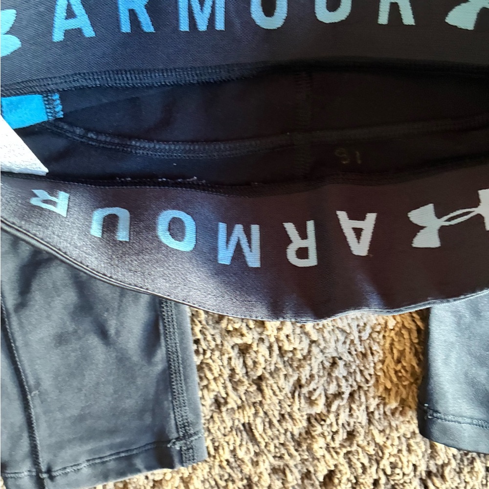 Under Armour Purple and Black Leggings. Under Armoir black and blue leggings - Picture 7 of 8